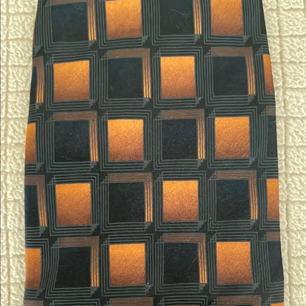Croft & Barrow Black and Brown Geometric Silk Tie